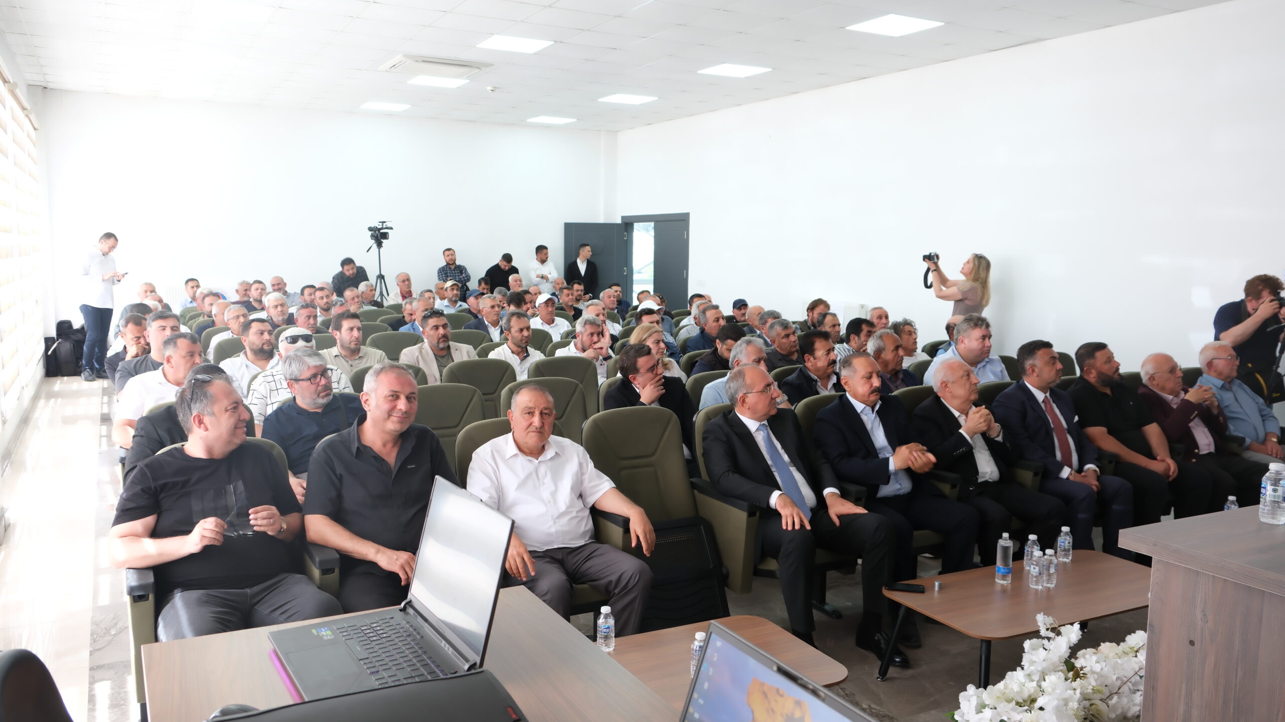 Bayrağı Remzi Özcan Devraldı