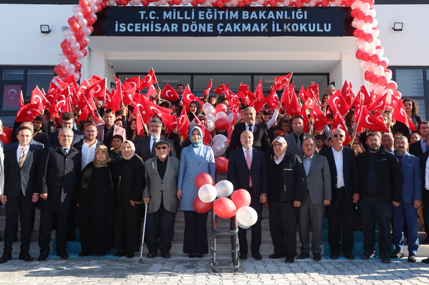 Döne Çakmak İlkokulu İscehisar’da Törenle Eğitime Açıldı