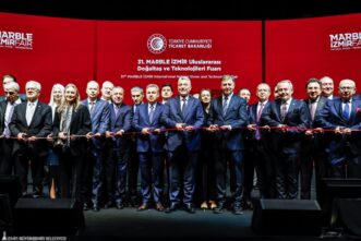 Doğal taşın kalbi İzmir’de atıyor