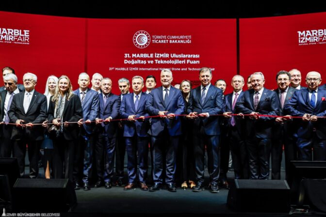 Doğal taşın kalbi İzmir’de atıyor